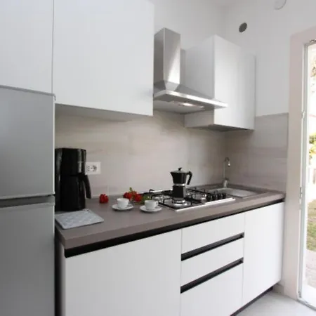 Villa Wonderful With Terrace And Garden - By Beahost Bibione